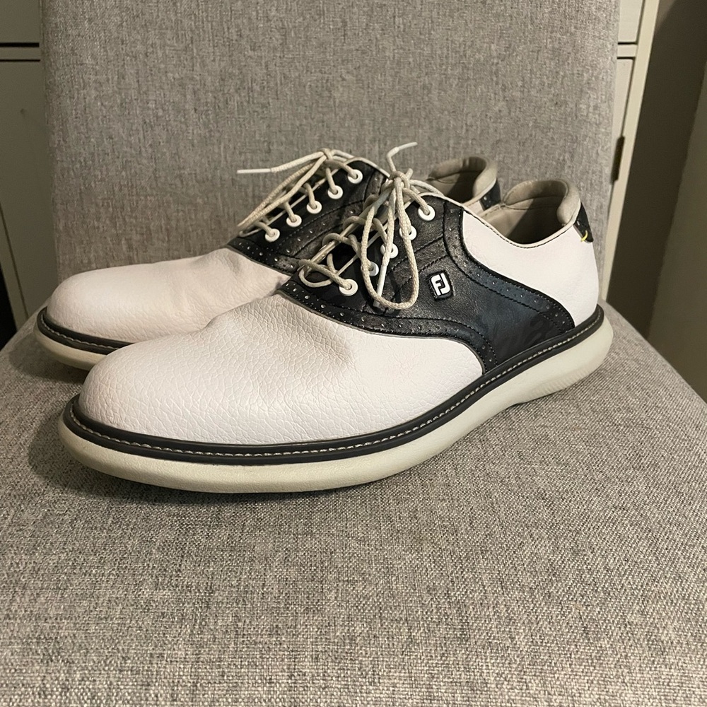 FootJoy White and Black Men’s Golf Oxfords